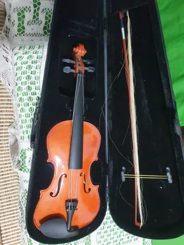 Violinos.