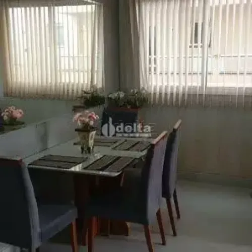 Apartamento com 3 quartos sendo 1 suíte disponível para venda no bairro Santa Mônica em Ub
