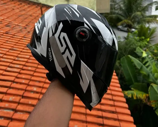 CAPACETES SEMI NOVOS 