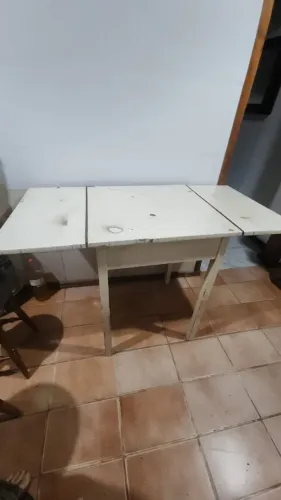 Mesa de jantar dobrável com 5 banquinhos 
