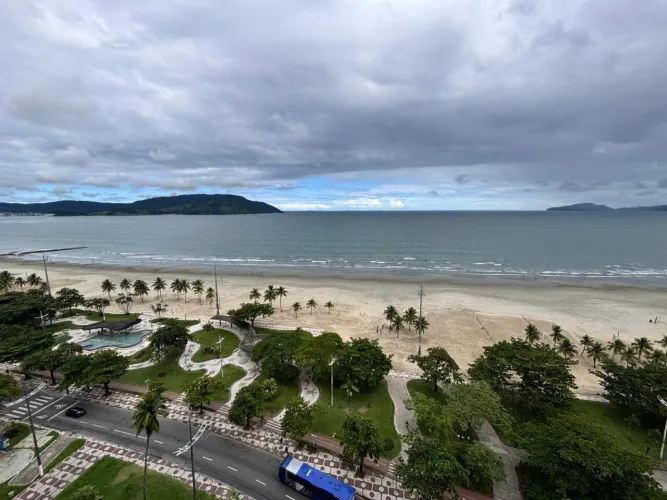 Apartamento Exclusivo Frente Mar em Santos Vista Deslumbrante e História Única