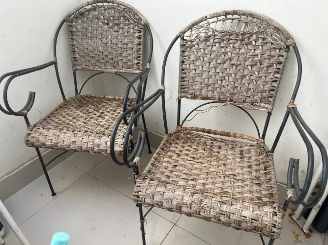 Vendo um par de lindos cadeiras de decoração em vime, base em ferro.
