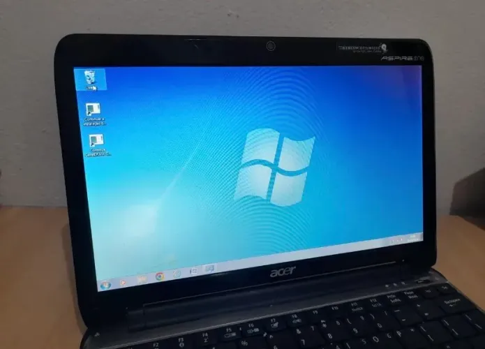 Netbook Intel Semi Novo
