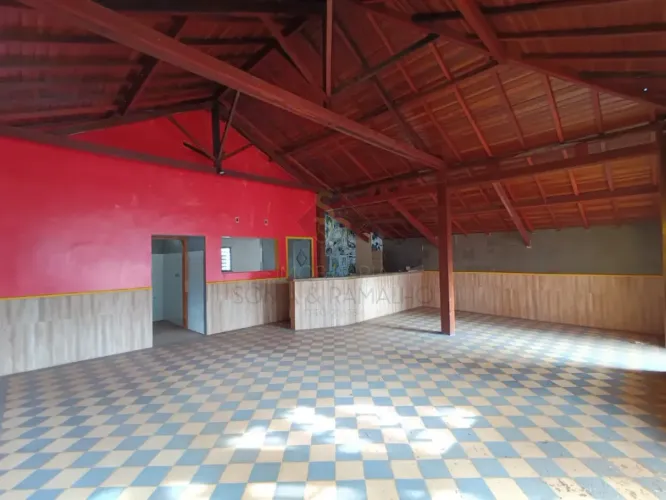 Salão comercial à venda no bairro Jardim Sumaré, em Ribeirão Preto/SP.