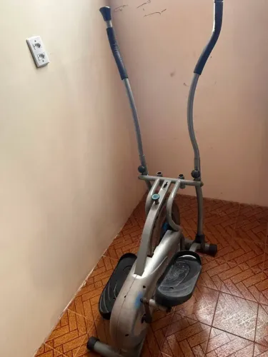 Vendo um elíptico em ótimo estado