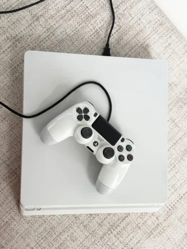 PS4 Slim 500Gb - Branco + 6 Jogos