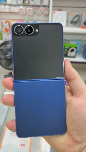 Vendo galaxy z flip 7 com NFC na garantia 