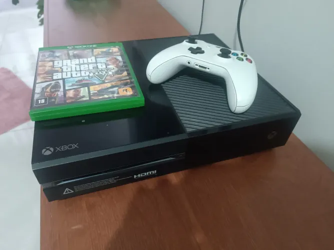 Xbox One + 1 controle + GTA V com mapa Físico