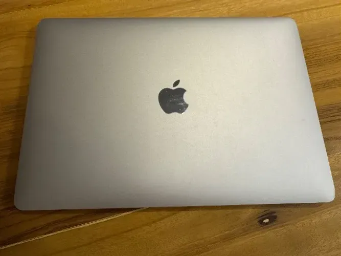 MacBook Pro 2020, Modelo A2338 MYD82BZ/A, Tela 13.3", Chip M1, 8GB, SSD-256GB, Touchbar