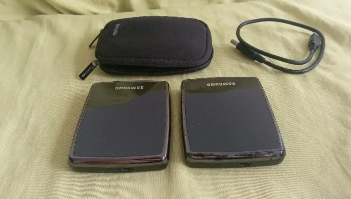 2 HD's externos Samsung de 500gb e de 640gb, acompanha cabo e bolsa