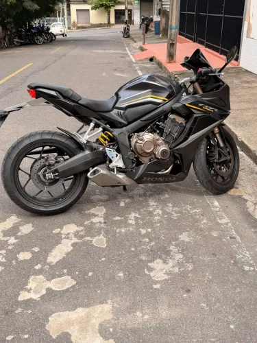 Vende-se CBR 650R 2022