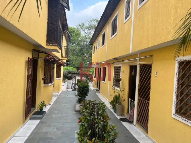 Casa à venda em São Paulo-SP, Cambuci: 3 quartos, 1 suíte, 2 banheiros, 2 vagas de garagem