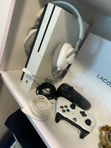 Xbox one S muito novo