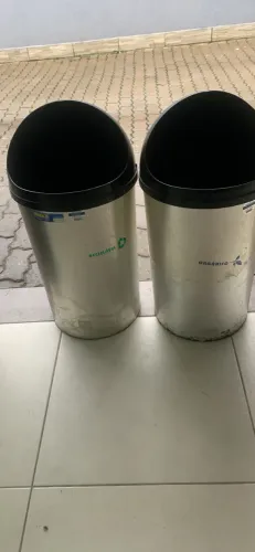 Lixeiras de plástico