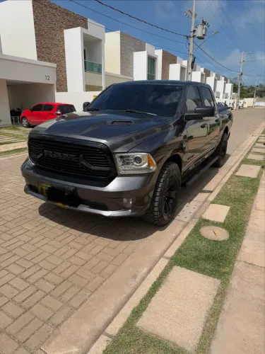 Ram Classic Laramie Night Edition 5.7 V8 16V Gasolina 4X4 Aut. 2022