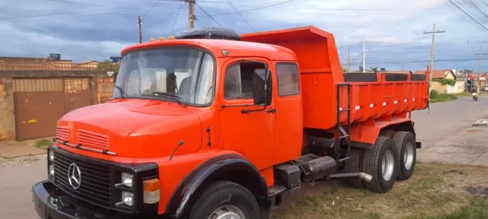Vendo Caminhão 1519 em ótimo estado.