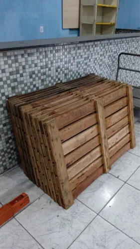 14 Pallets de Madeira para Porta-Pallets 
