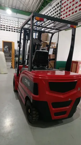 Empilhadeira 2,5tons nova
