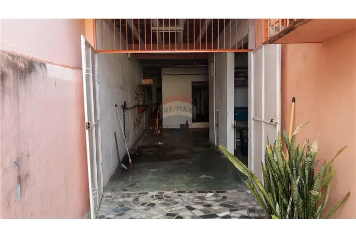 Casa Comercial de 343m² em Casa Amarela Localização Premium na Av. Eurico Chaves