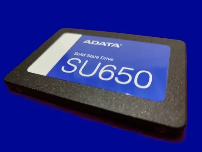SSD ADATA SU650 240GB SATA III ( APENAS 10H DE USO )