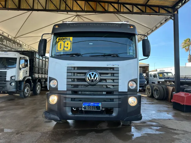 Volkswagen 24-250 ano:2009 baú de 8.5mt conservado