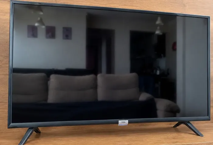 ? Smart TV TCL de 43 pulgadas en excelente estado - R$ 900