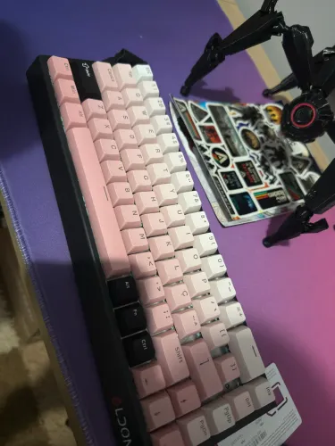 Teclado Magnético H68 modificado Keycaps