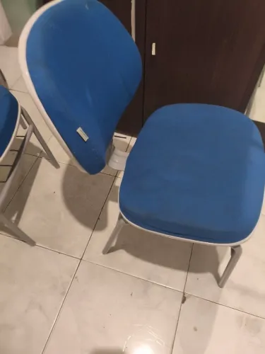 Cadeiras almofadas em excelente estado. Para desocupar lugar  grande oferta. 