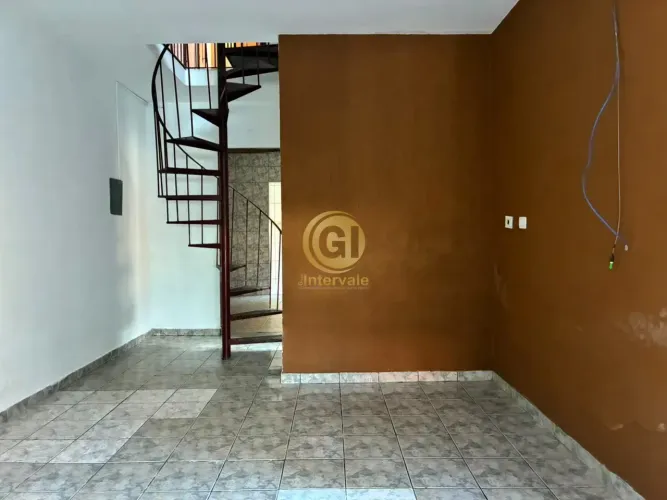 Sobrado para aluguel tem 125 metros quadrados no Jardim Primavera - Jacareí - SP