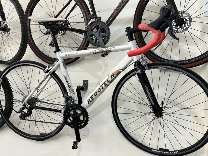Bike Aerotech 54 garfo carbono, grupo Shimano Sora 