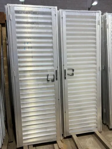 Porta Veneziana de Alumínio para Banheiro - Direto da Fábrica