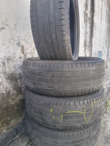 Jogo de pneus Pirelli - 215/60-17
