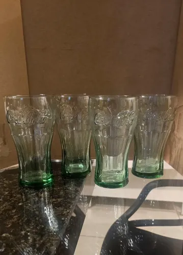 Kit 4 copos Coca Cola modelo Contour 470 ml cor verde, novos nunca usados, não perca.