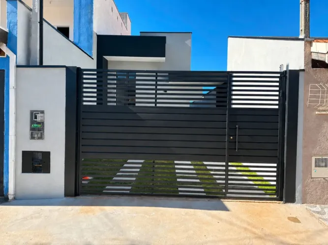 Casa à Venda no Bairro Continental em Taubaté 2 Dormitórios