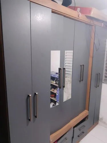 Guarda-roupa de 6 portas