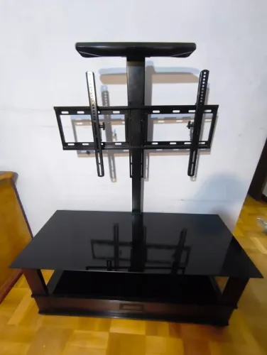 Rack de chão com pedestal integrado para TV