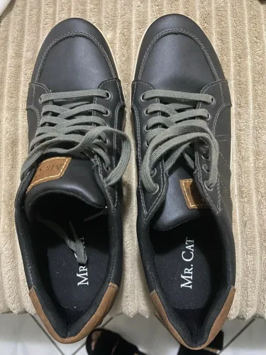 Vendo 2 pares de sapatos masculinos número 40 e 41