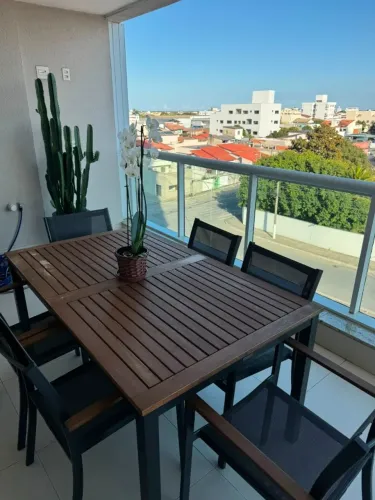 Mesa com 6 cadeiras Varanda Gourmet e área externa