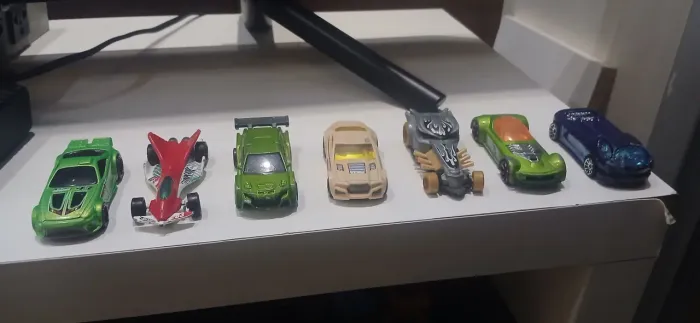 LOTE COM 07 HOTWHEELS INCLUSIVE ACCELERACERS