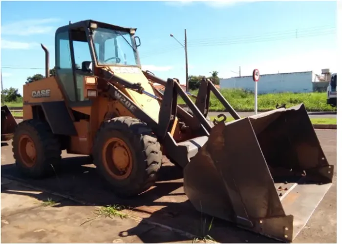 Pá Carregadeira Case W20e ano 2014