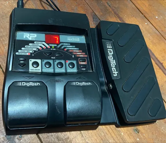 Pedaleira DigiTech RP90