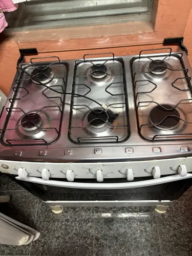 Fogão funciono 3 bocas e o forno