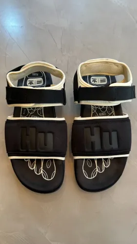 Sandália adidas x pharell williams adilette 2.0