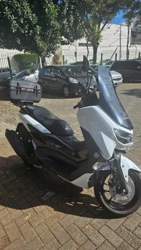 Yamaha NMAX 160 2021 - Baixa KM + Acessórios inclusos