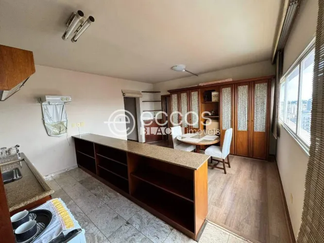Flat à venda, 1 quarto, 1 vaga, São Benedito - UBERABA/MG