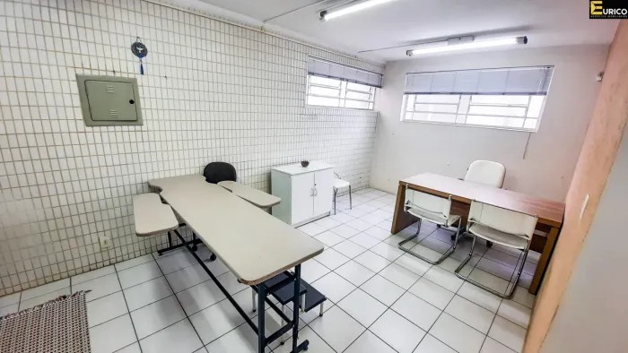 Sala para aluguel no VILA EMBARÉ em Valinhos/SP