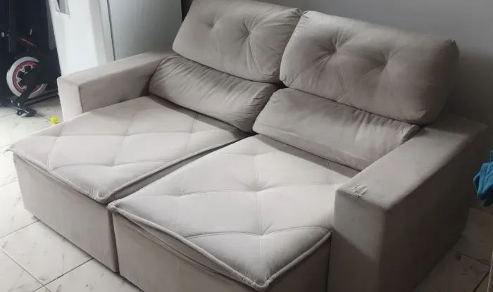 Sofá retrátil três lugares