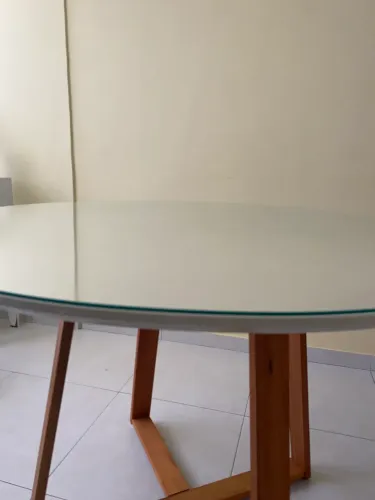 Oportunidade! Mesa madeira maciça