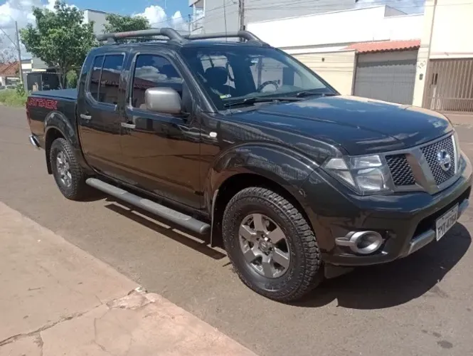 Nissan Frontier SV AT. CD 4X4 2.5 TB Dies. Aut. 2016