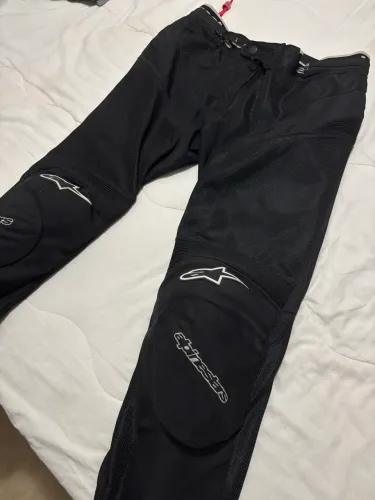 Calça alpinestar airflo novíssima! TAM 44. Acompanha par de saboneteira novas!